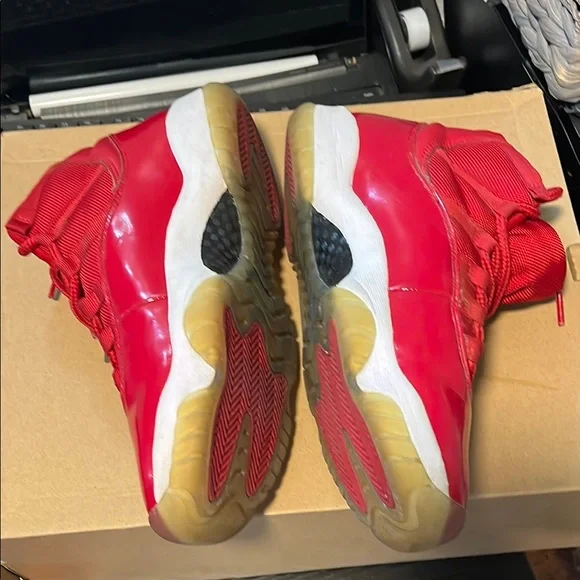 JORDAN 11 RETRO HIGH WIN LIKE '96 RED SNEAKERS Size 8 - Limited